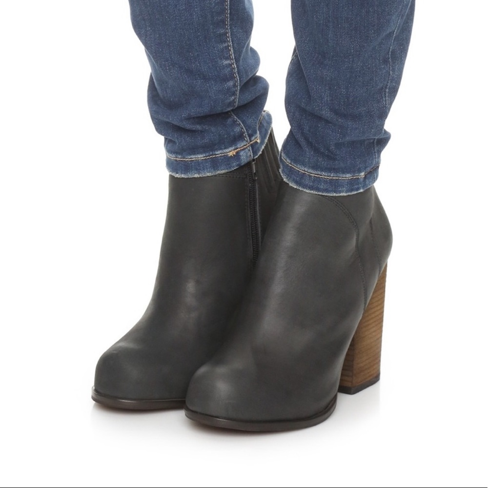 Jefferey Campbell Hanger booties size 7.5